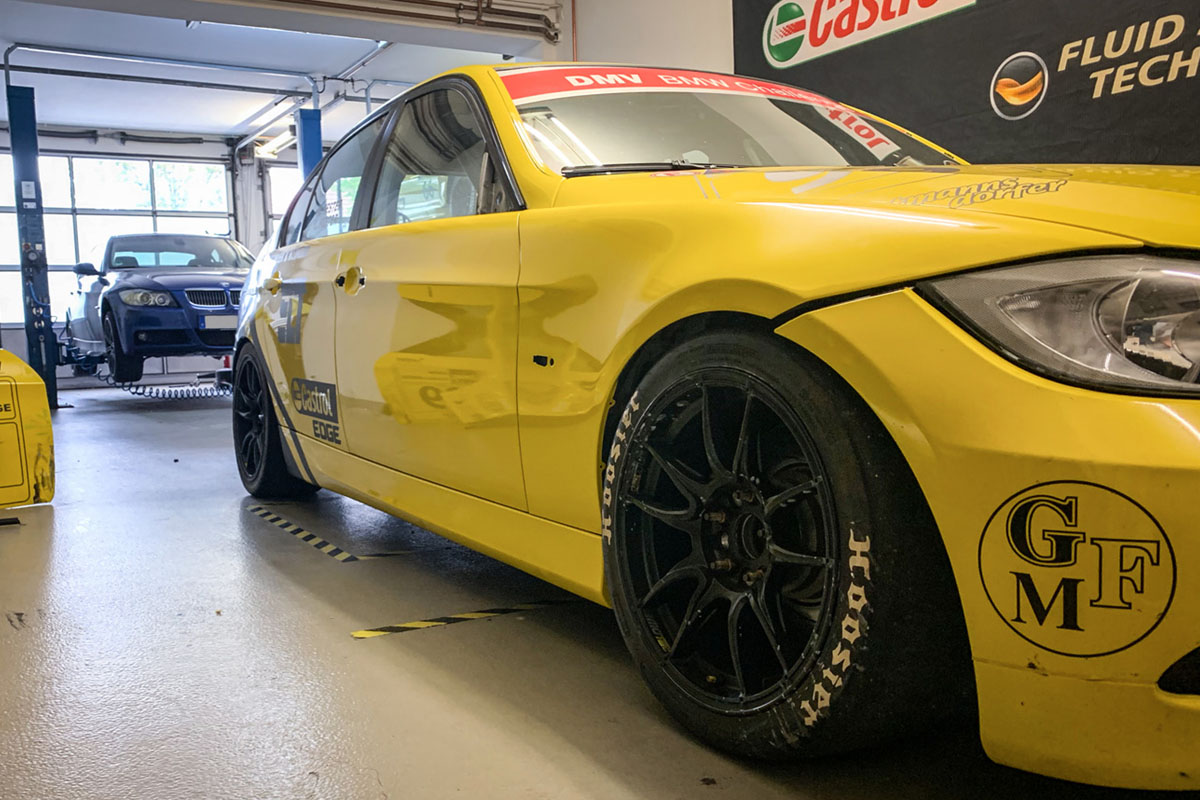 Neufolierung Fahrzeugteile für east racing motorsport